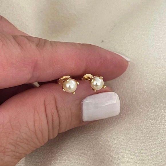 18k Gold Filled Kids Pearl Stud Earrings 5MM ✨ - Picture 2 of 3